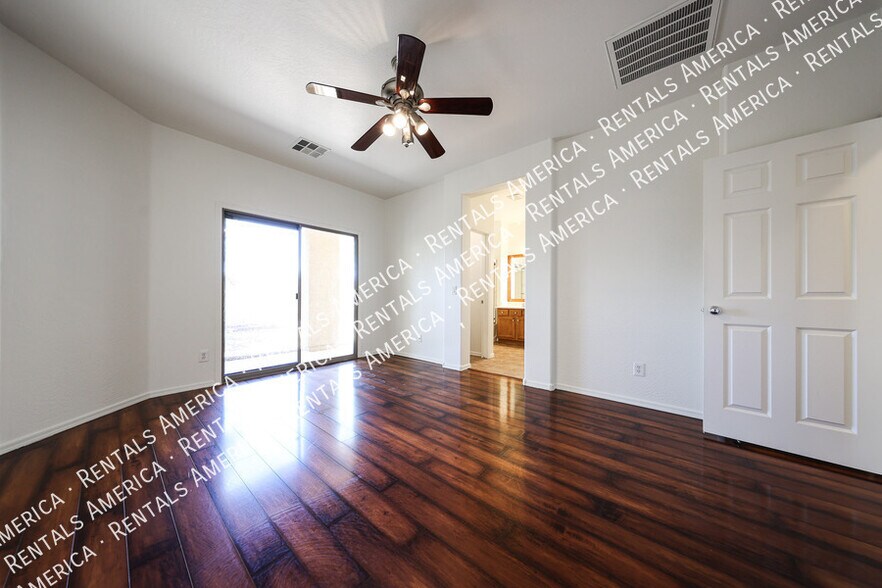 Building Photo - 2010 S Falcon Dr