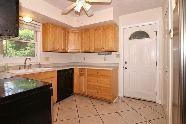 Building Photo - Furnished Home Blocks from Butler University!