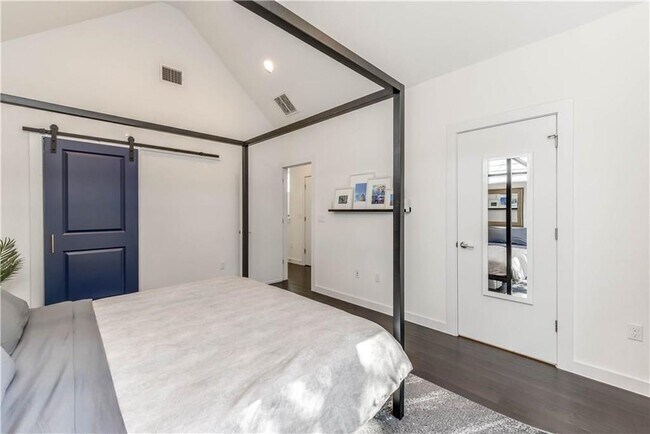 Building Photo - 3207 Aldwyche Dr