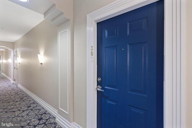 Building Photo - 4950 Brenman Park Dr
