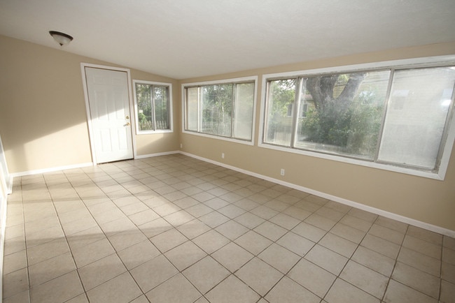 Building Photo - 109 Sunset Dr