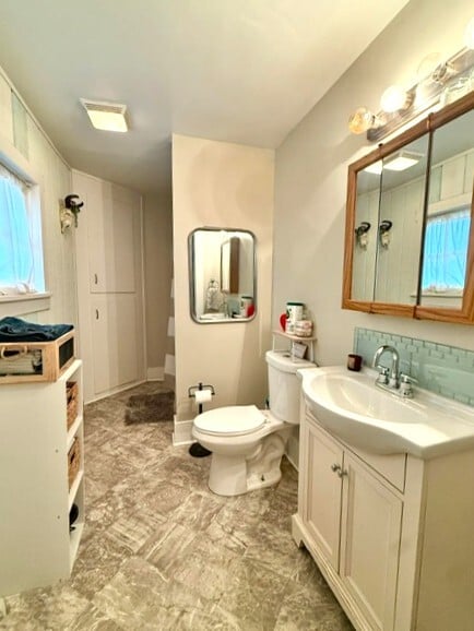 Building Photo - 200 W 5th Ave