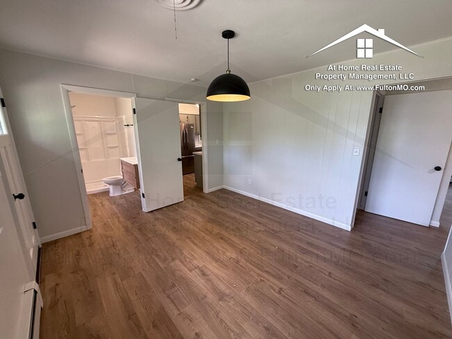 Building Photo - 511 Kleewood Dr