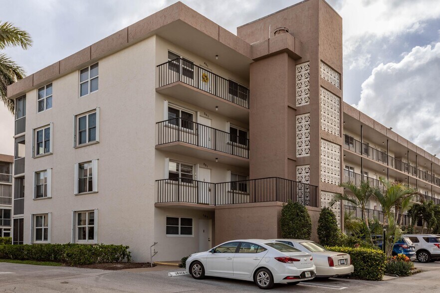 Building Photo - 2012 S Federal Hwy
