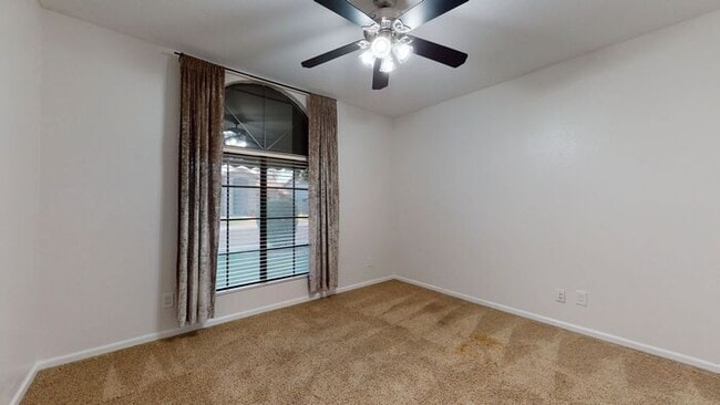 Building Photo - Very nice single level home