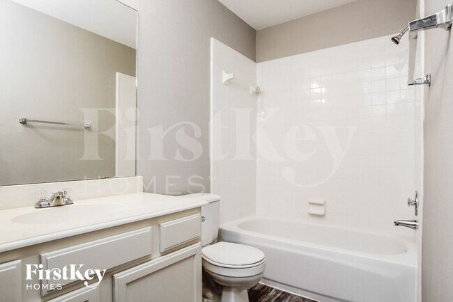Building Photo - 14827 Willow Hearth Dr