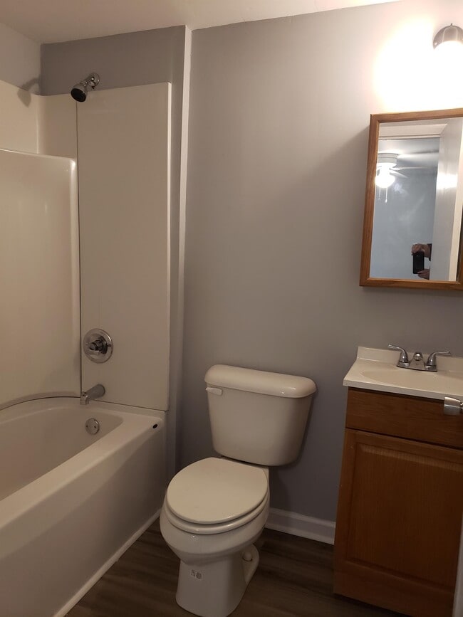 Building Photo - 823 McNeil St