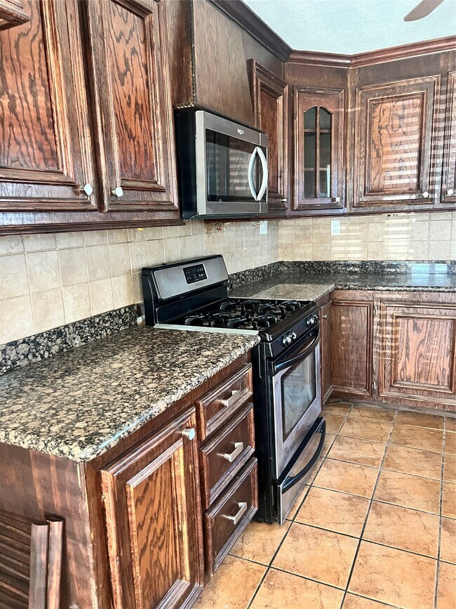 Building Photo - 5604 Chapman St