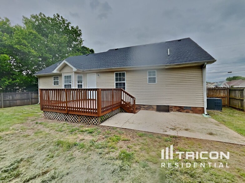 Building Photo - 2432 Egret Dr