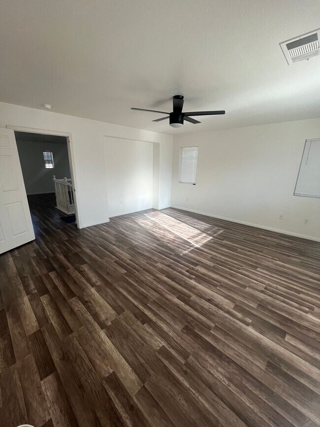 Building Photo - Lake Elsinore Home for Rent
