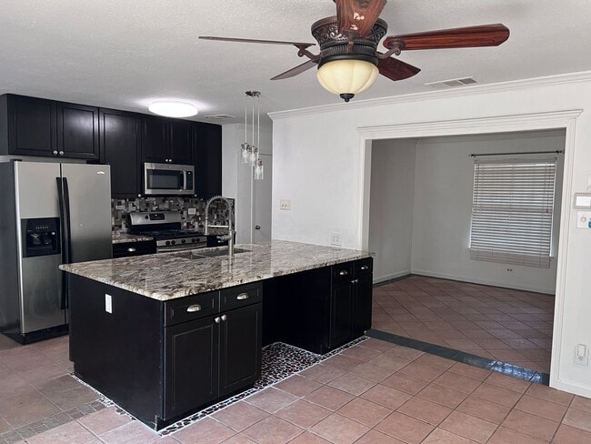 Building Photo - 6234 Pancho Villa Dr