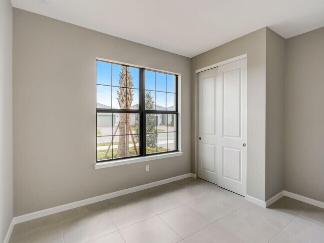 Building Photo - 757 SE Courances Dr