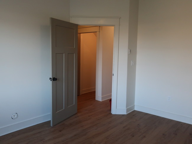 Basement Bedroom - 2739 Jersey Ave