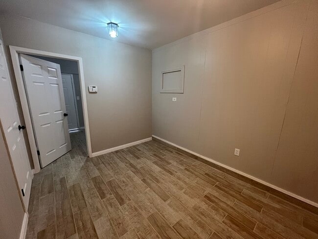 Building Photo - 1110 Falcon Dr