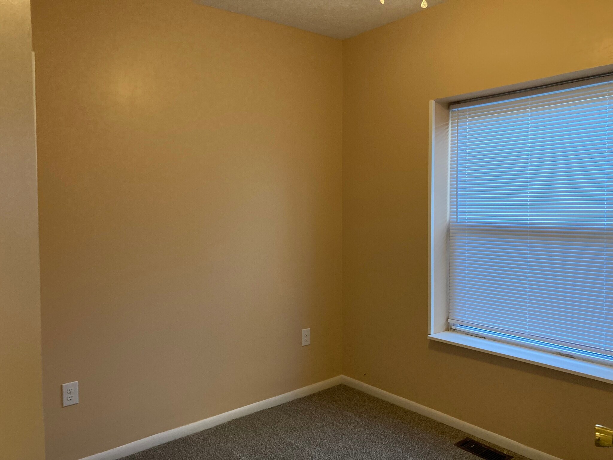 Bedroom #1 - 1824 Elsmere Ave