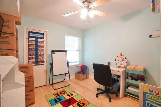 Building Photo - 4600 Pelham Dr