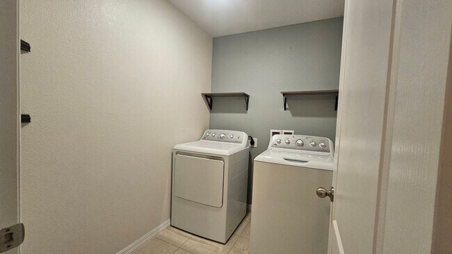 Building Photo - Beautiful Corner-Unit Townhome in a Gated Community!