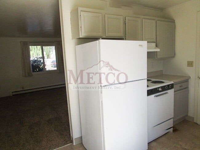 Building Photo - Cute little 3 bedroom home