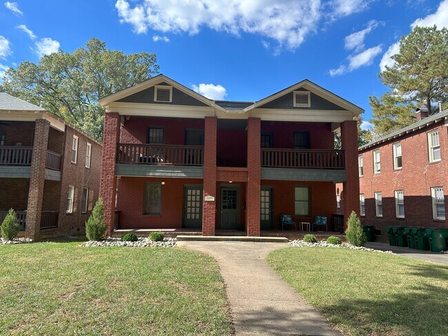 Building Photo - 605 Lamar Ave