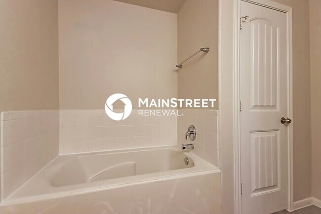 Building Photo - 4 Bedroom Pet-Friendly Home in ROSHARON, TX with Main Street Renewal
