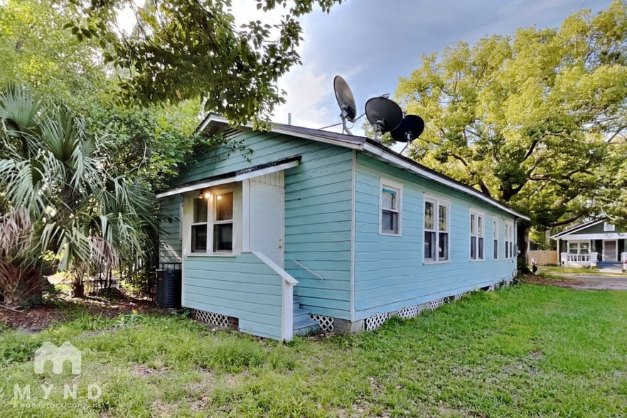Building Photo - 2963 Spencer St