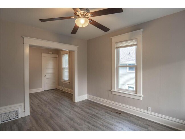 Building Photo - 1333 E Pacific St