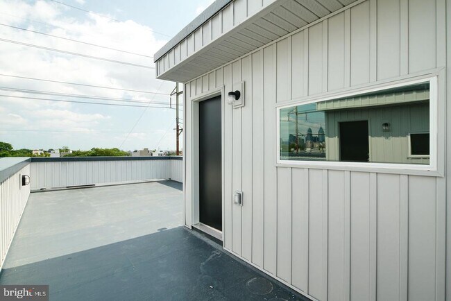 Building Photo - 1512 S 25th St