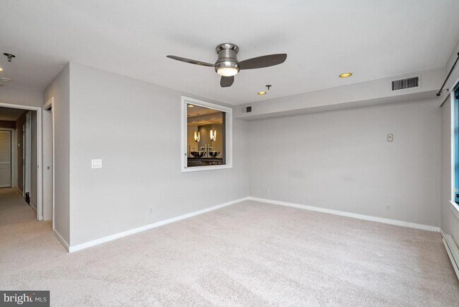 Building Photo - 7 N Christopher Columbus Blvd