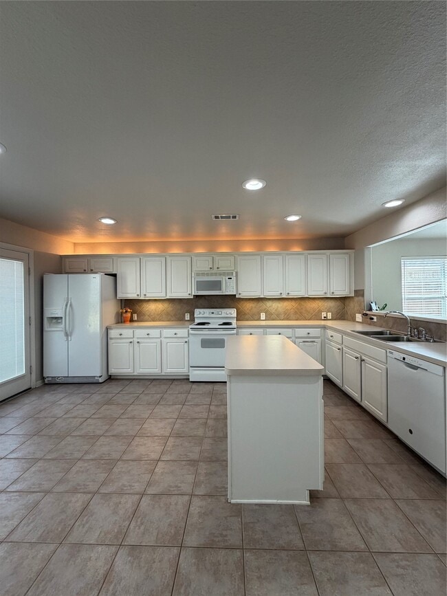 Building Photo - 54 E Misty Dawn Dr