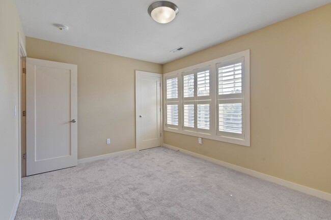 Building Photo - Beautiful 3-bdrm/2.5-bath in Beaumont-Wils...