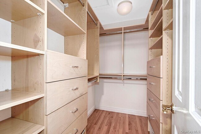 Building Photo - 1103 Regent Dr