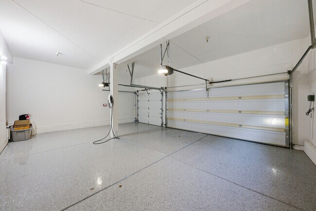 Building Photo - 15 Aaron Dr