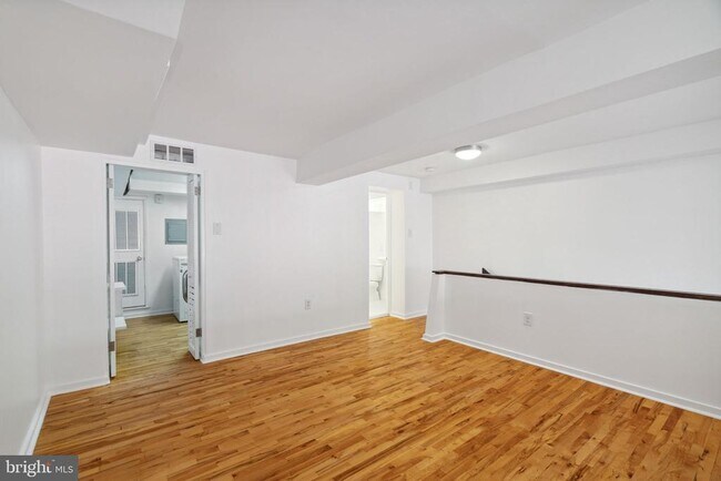 Building Photo - 915 Bainbridge St