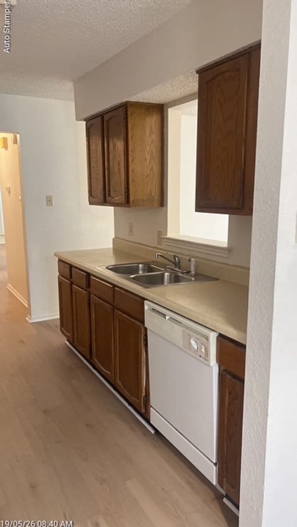 Building Photo - 6804 S Creek Dr