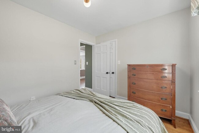 Building Photo - 511 Crestwood Dr