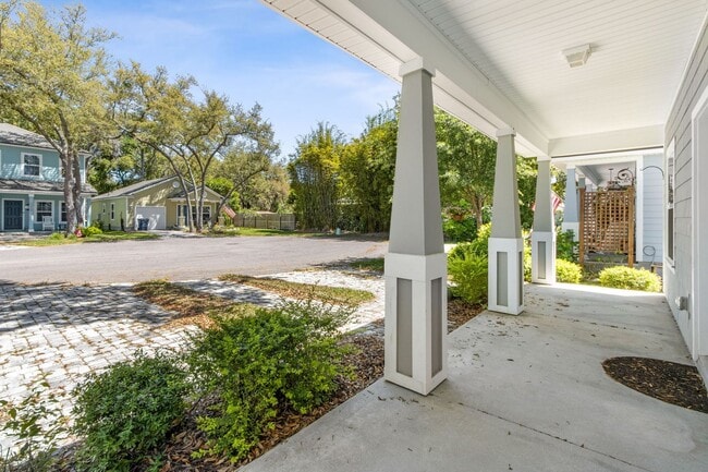 Building Photo - Amelia Island Cottage - Excellent condition