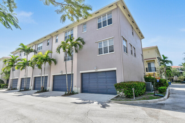 Building Photo - 147 Greenwich Cir