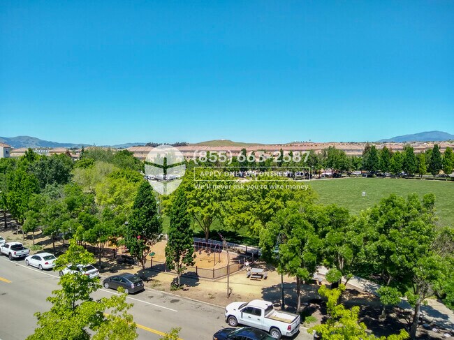 Building Photo - 3240 Maguire Way