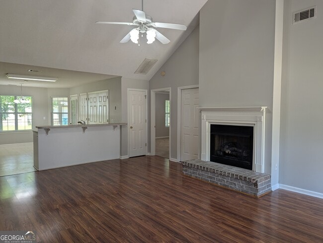 Building Photo - 22 Hidden Creek Dr