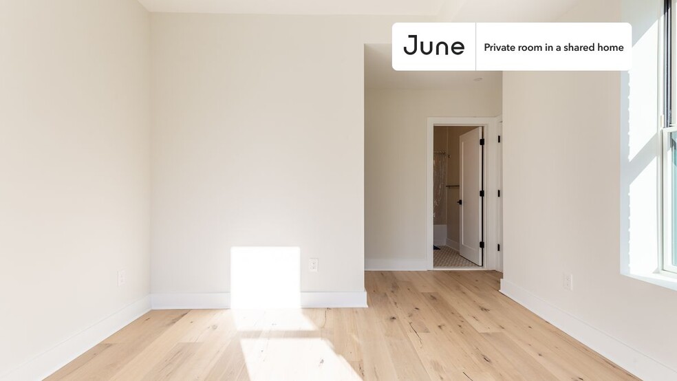 Building Photo - Private bedroom in 2 bed/2.5 bath Home