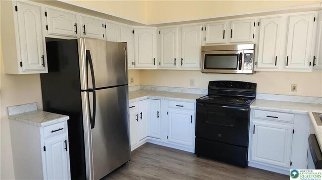 Building Photo - 4633 Lehigh Dr
