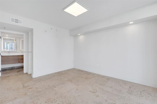 Building Photo - 31 SE 5th St