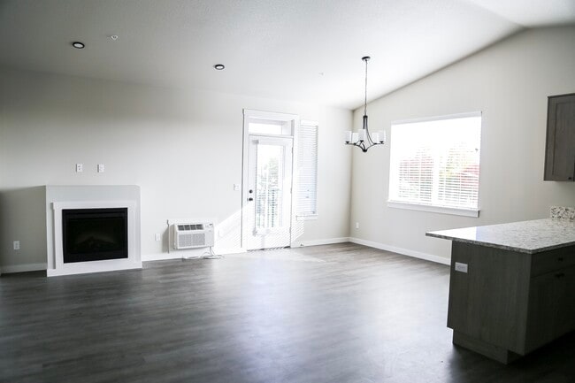 Building Photo - 4705 NE 66th Ave
