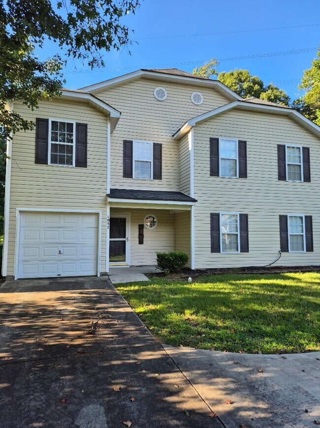 Primary Photo - 1057 Dale Ave