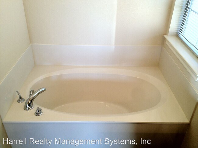 Building Photo - 3 br, 2 bath House - 614 Monticello Circle