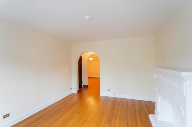 Building Photo - 2 bedroom in CHICAGO IL 60630