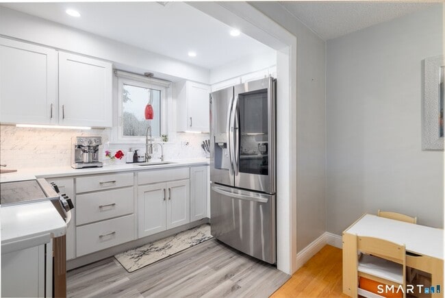 Building Photo - 410 Farmington Ave