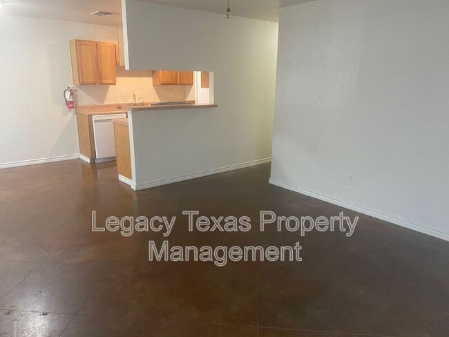 Building Photo - 1322 Country Club Rd