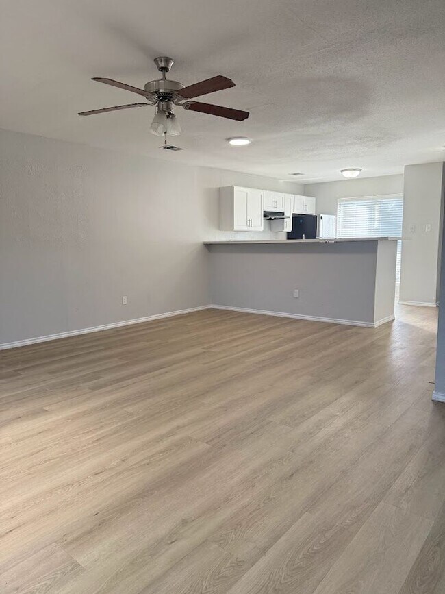 Building Photo - River Crossing 2 Bed 2 1/2 Bath - 2 Story Townhome