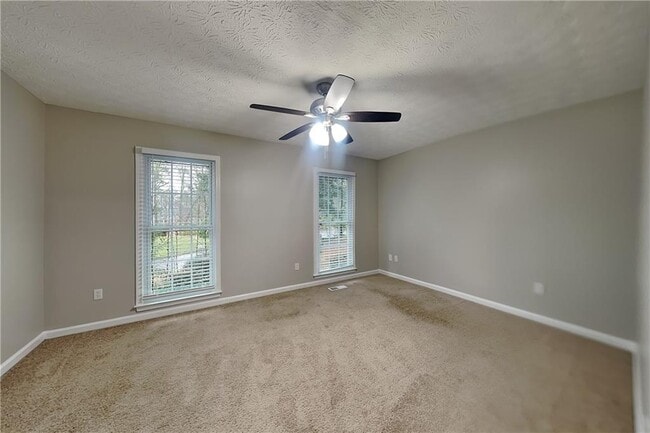 Building Photo - 1595 Thoreau Dr